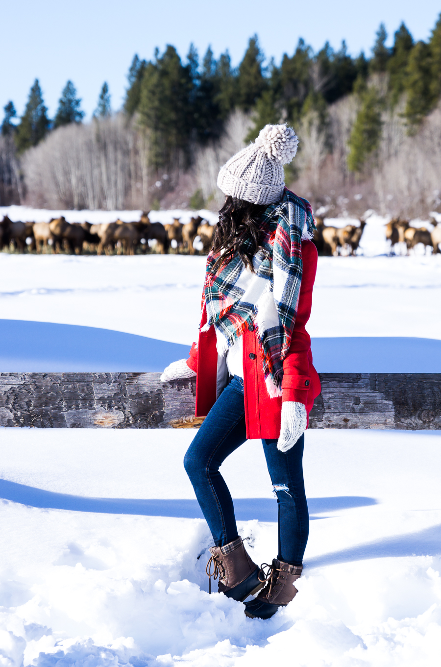 How to make duck boots look cute, plaid blanket scarf, pom pom beanie, cute winter outfit, petite fashion blog, Suncadia elk feeding